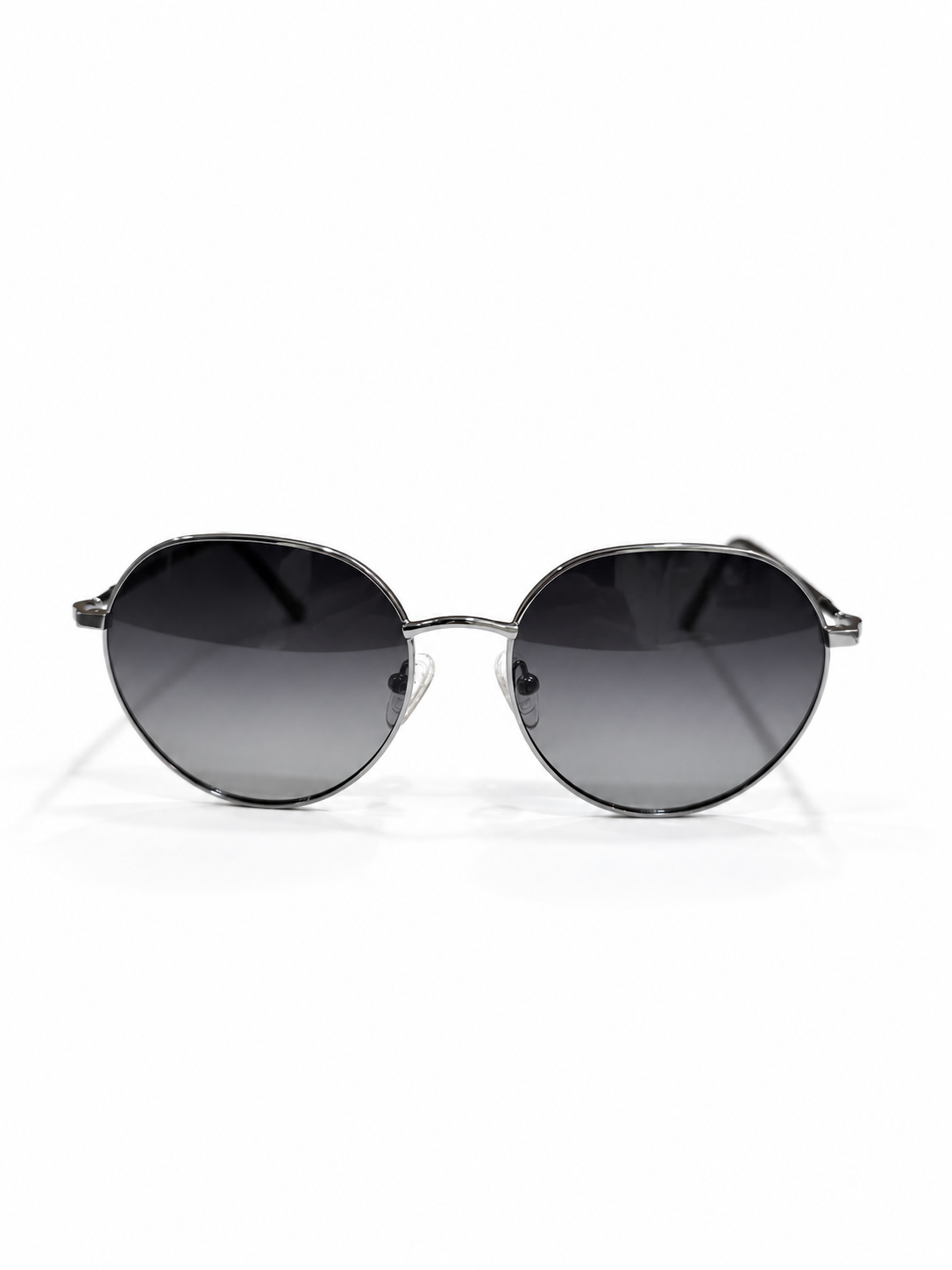 Sunglasses on a seamless white background-1 نظارة شمسية مدورة - الصورة 1